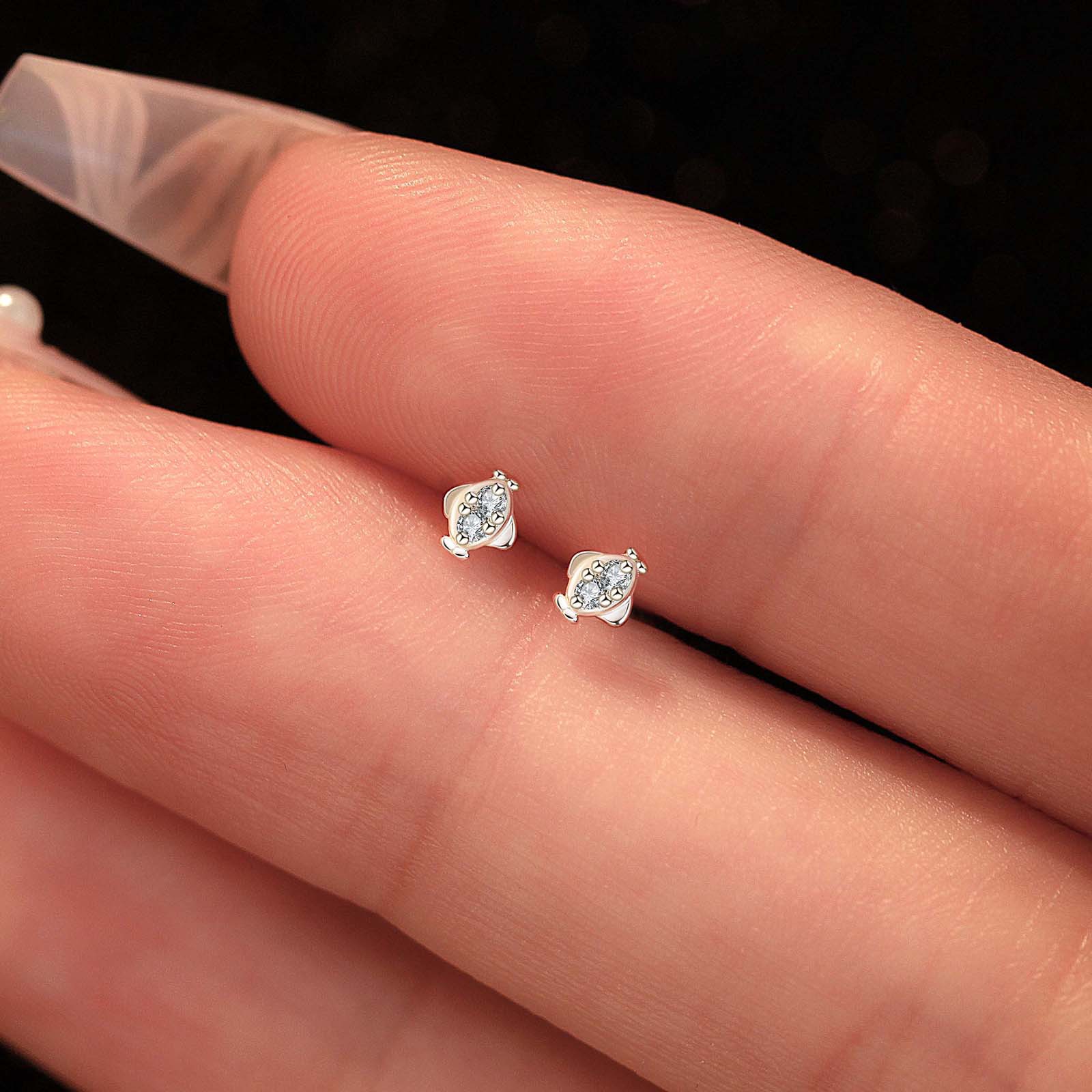 s999纯银足银迷你小鱼韩版耳钉女创意耳饰简约银饰品气质网红女生