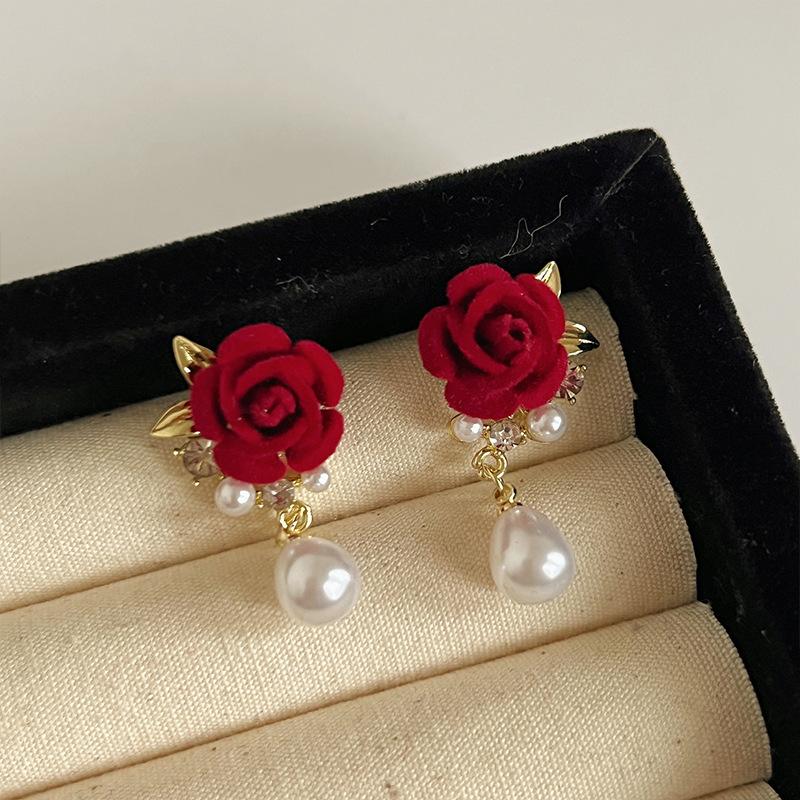 Red Earrings Women's Retro Hong Kong Style High-Grade Earrings 2023 New Popular Unique Niche Autumn and Winter New Year Earrings