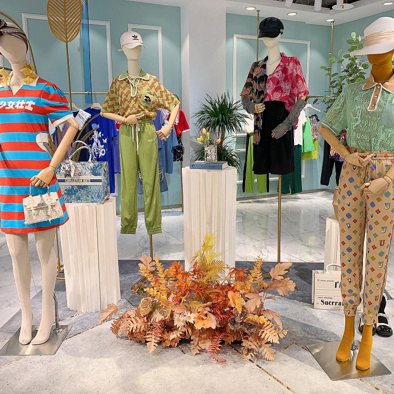 乌丫23夏新款品牌折扣女装批发 实体店 抖音直播间一手货源-阿里巴巴