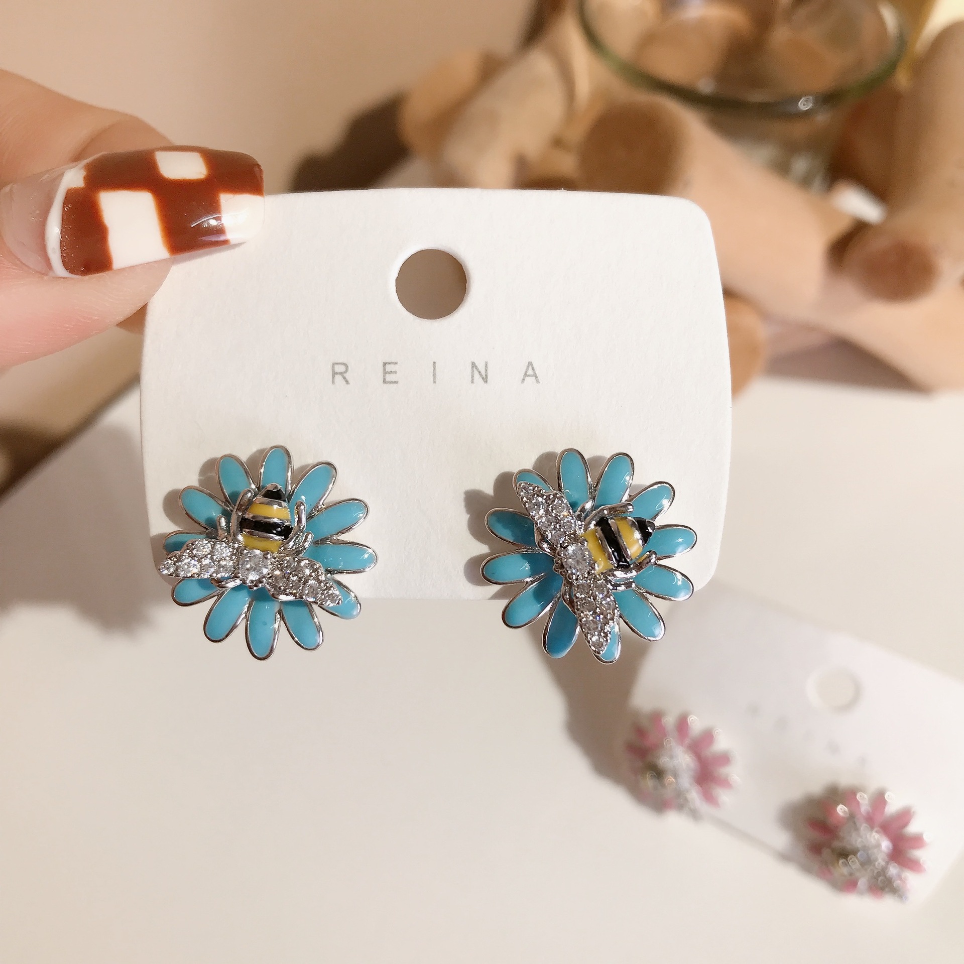 Bee Stud Earrings Special Interest Light Luxury Oil-Spot Glaze Flowers Stud Earrings Fashionable and Versatile Earrings