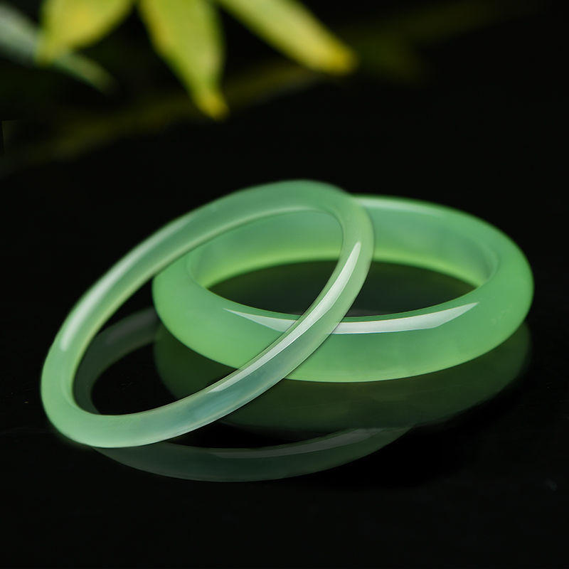 厂家批发翡翠淡绿细圆条扁条手镯叮当镯浅绿色玉镯子直播款