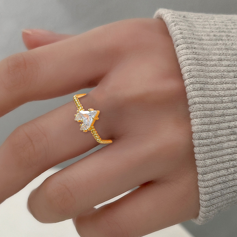 闪钻爱心方形戒指女小红书流行同款创意几何扭绳麻花锆石心形指环