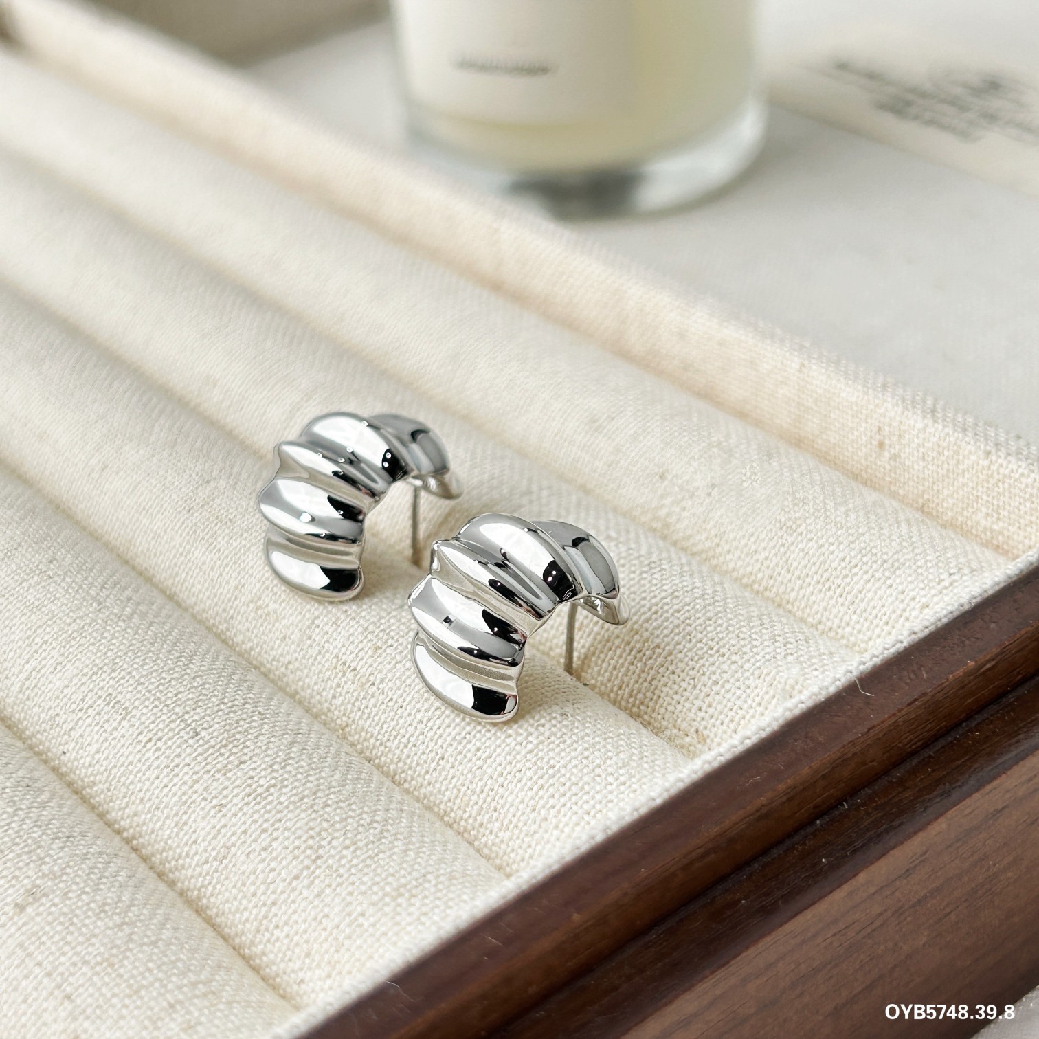 丽银新款时尚气质简约百搭法式复古冷淡风褶皱亮金属耳钉s925银饰