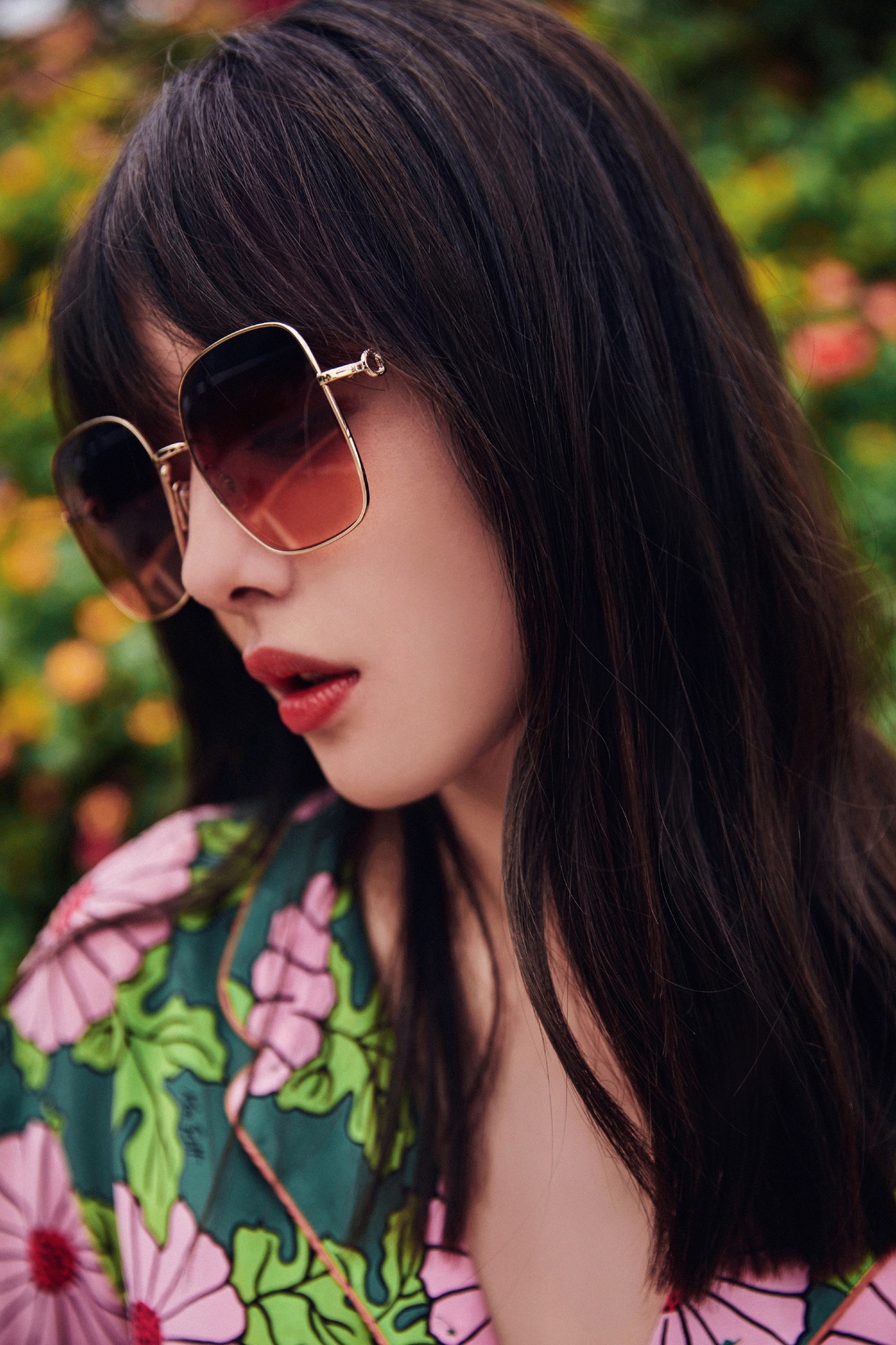 明星蔡文静同款花朵印花衬衫女设计感法式复古v领宽松短袖上衣 女