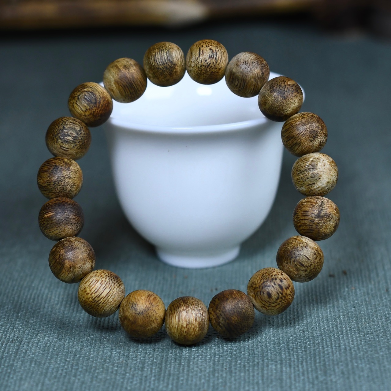 嫁接绿奇楠 人工打孔棋楠沉香手串 10mm圆珠