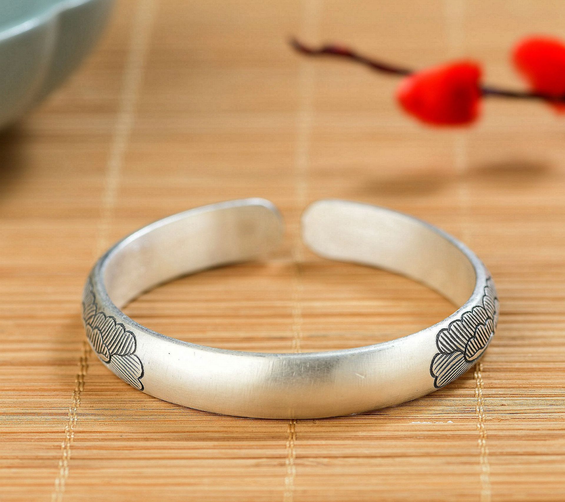 大理雪花银竹报平安s999足银手镯花开富贵民族风雕花银镯子送妈妈