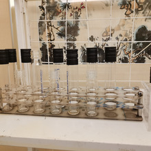 定制高硼硅玻璃螺纹口试管密封液体玻璃分装瓶实验室培养管