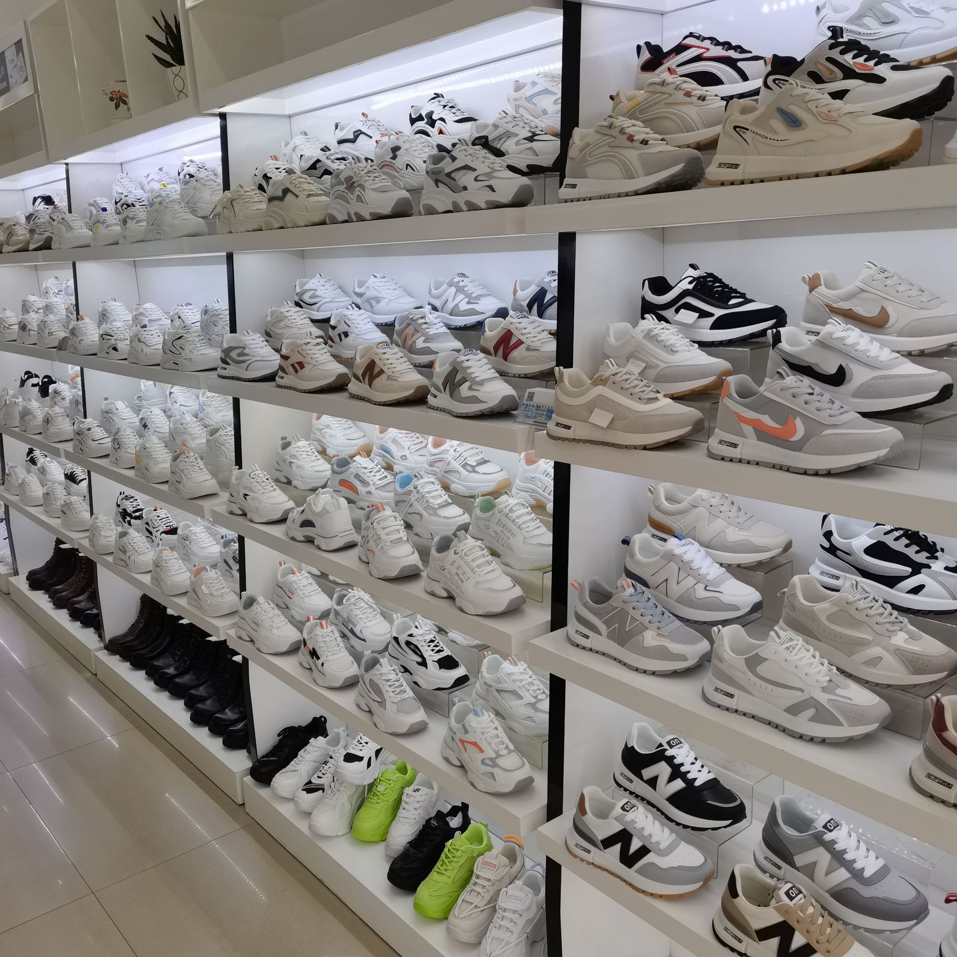 尾货鞋 品牌断码鞋尾货 库存鞋处理 杂款鞋批发 直播摆摊一手货源