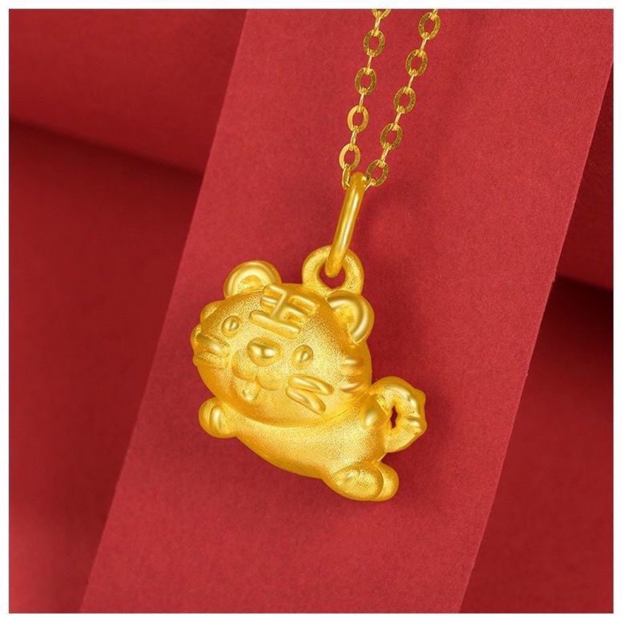 虎年黄金虎吊坠女款小金虎项链男本命年生肖属相老虎纯金电镀挂坠