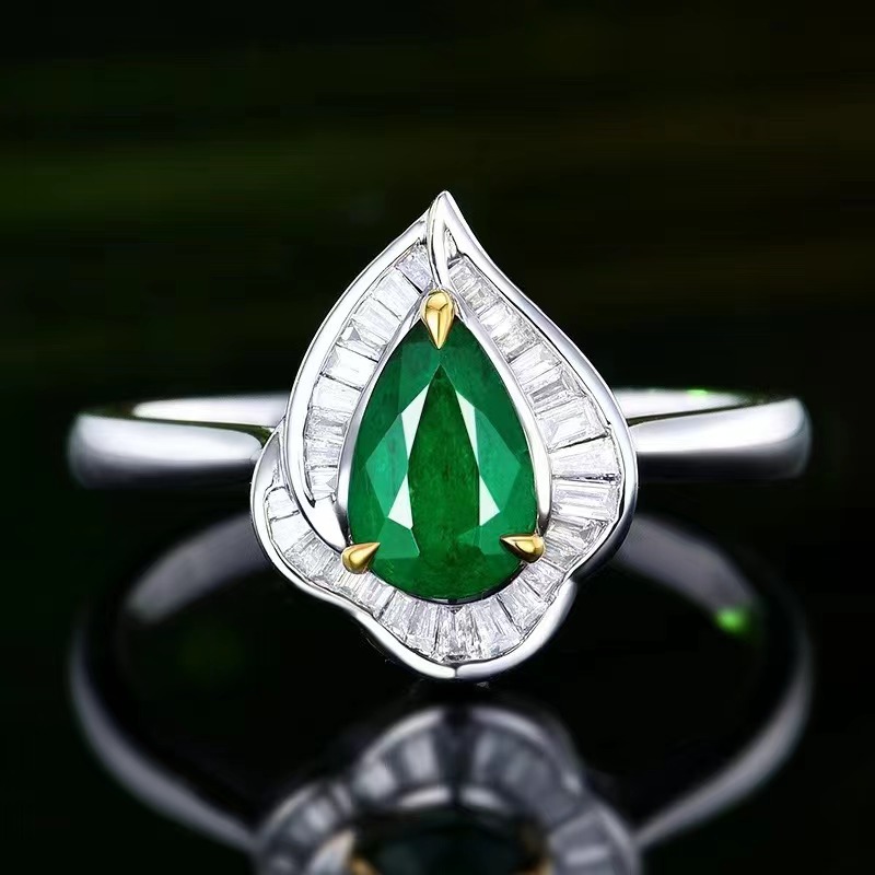 珍稀玻璃体0.66克拉祖母绿18k金戒指满火彩水滴形祖母绿戒指首饰