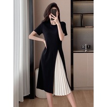 法式黑色百褶连衣裙夏季新款设计感小众气质收腰显瘦不规则拼接裙