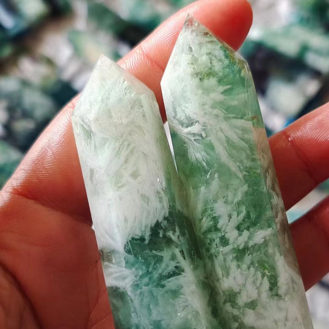 厂家直销 天然羽毛萤石六棱单尖水晶柱 家居办公摆件