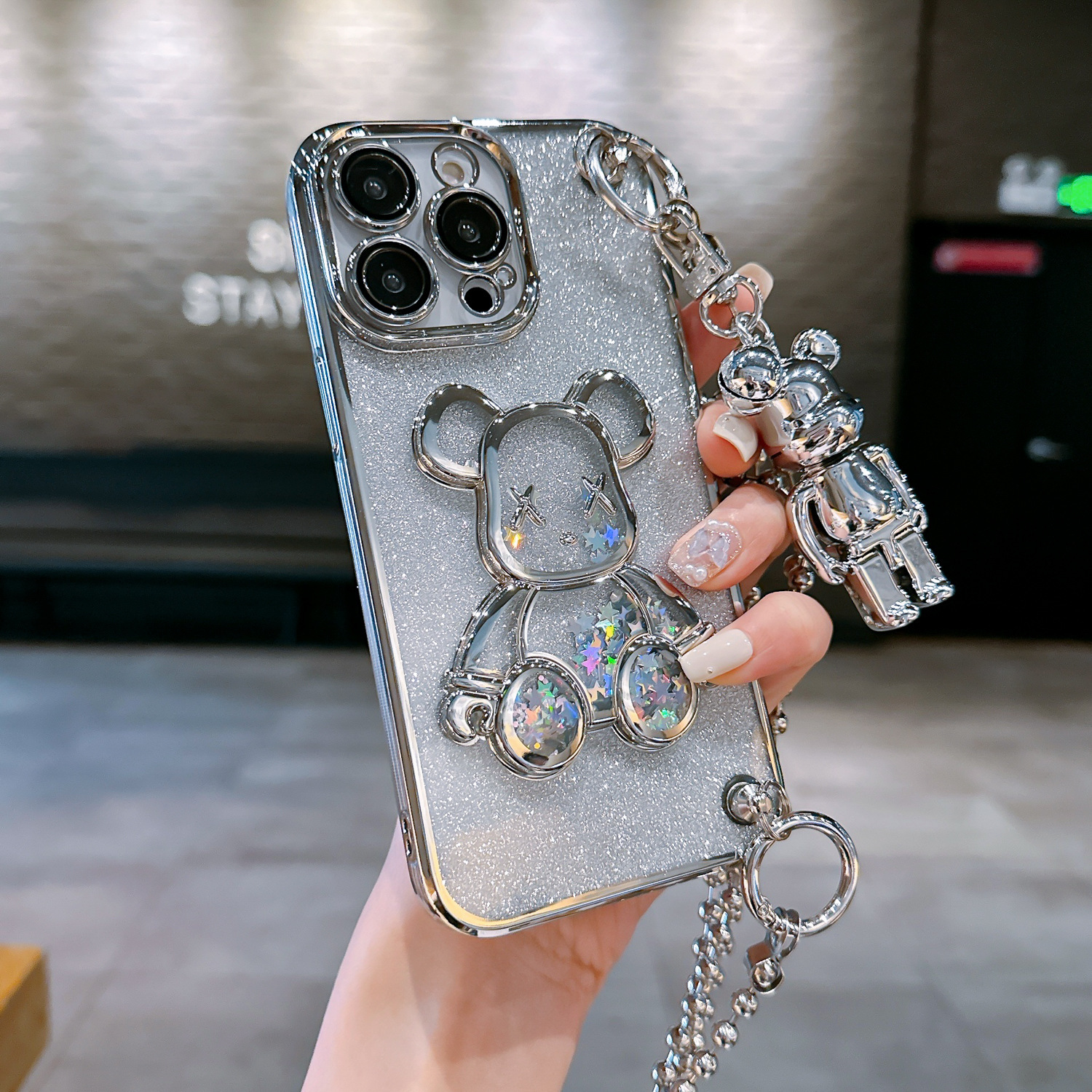 液体流沙暴力熊适用iphone14promax手机壳苹果13带挂件挂绳保护套