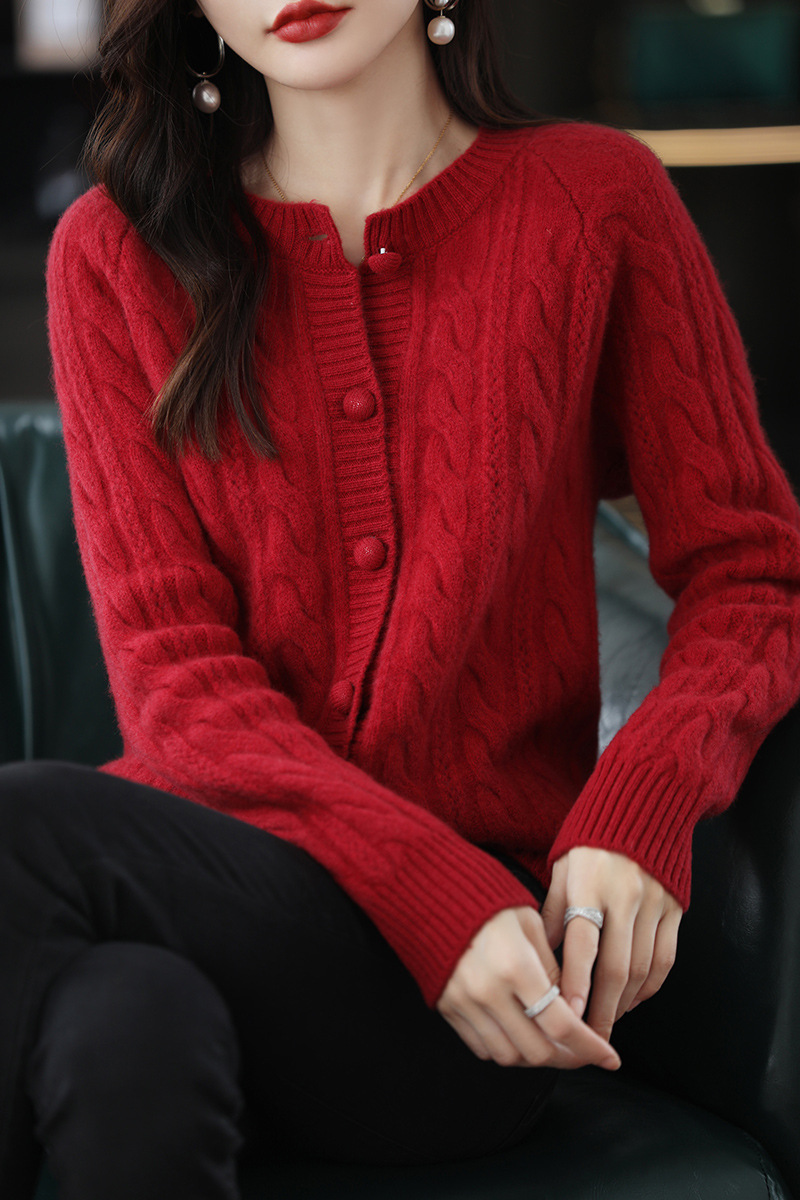 红色麻花毛衣外套女2022新款宽松慵懒风外穿复古粗毛线针织开衫