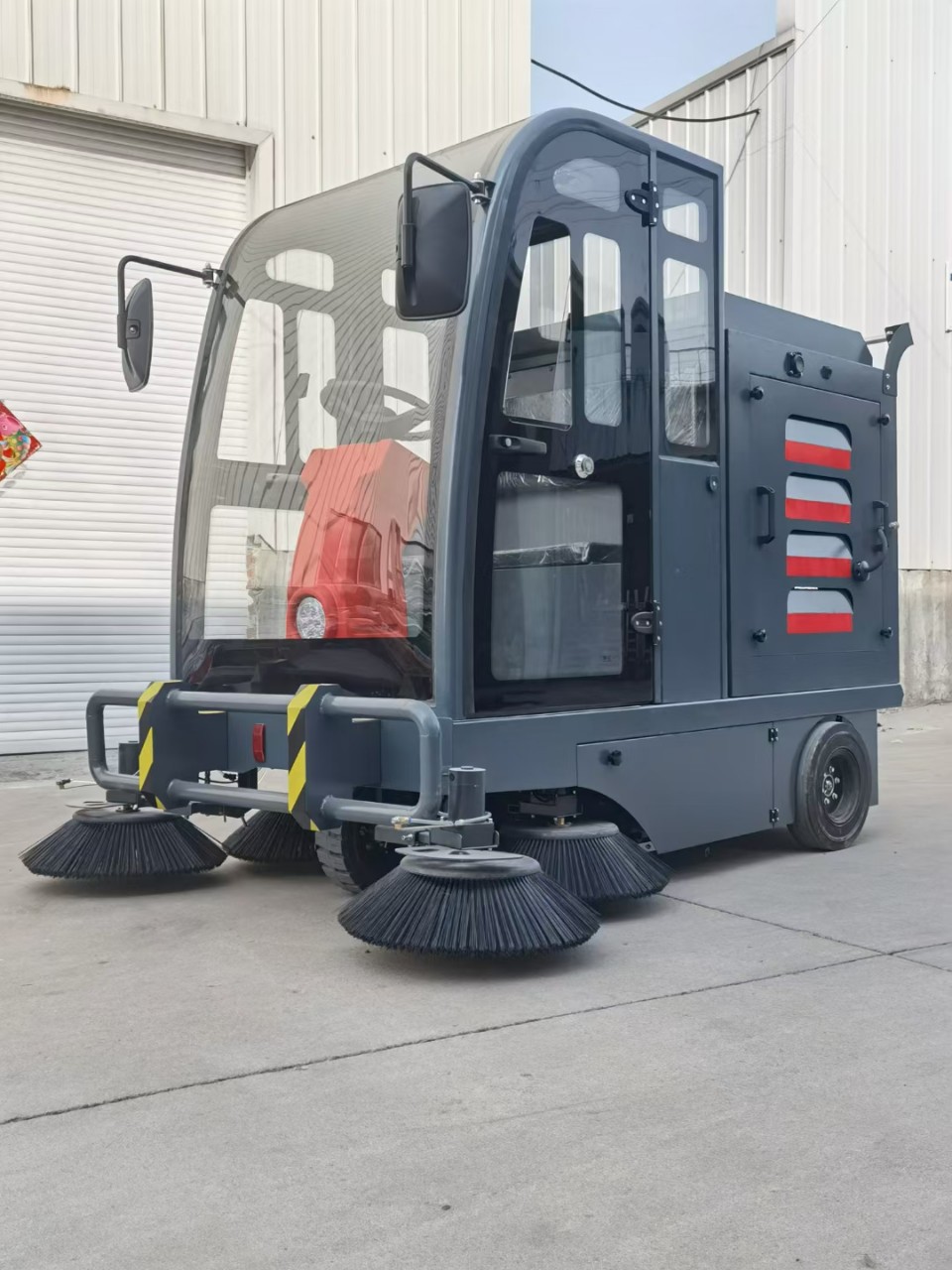 驾驶式全封闭电动扫地机 多功能雾炮冲洗车市政物业保洁道路扫地