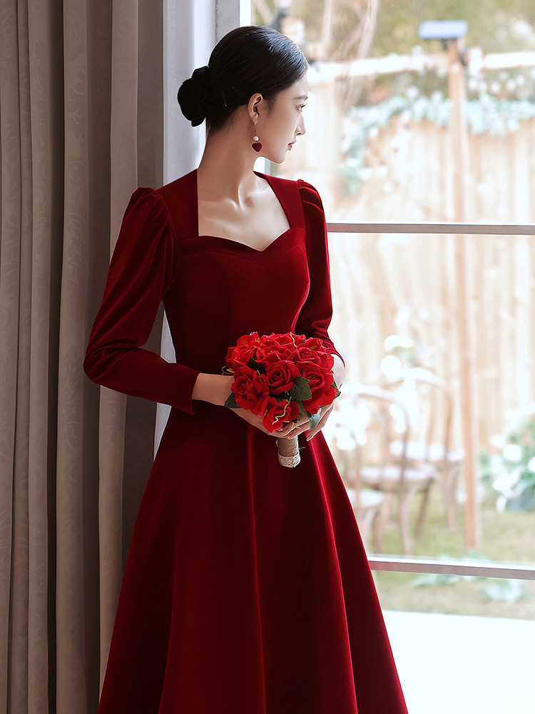 敬酒服新娘2022新款酒红色平时可穿丝绒连衣裙订婚高级感回门礼服