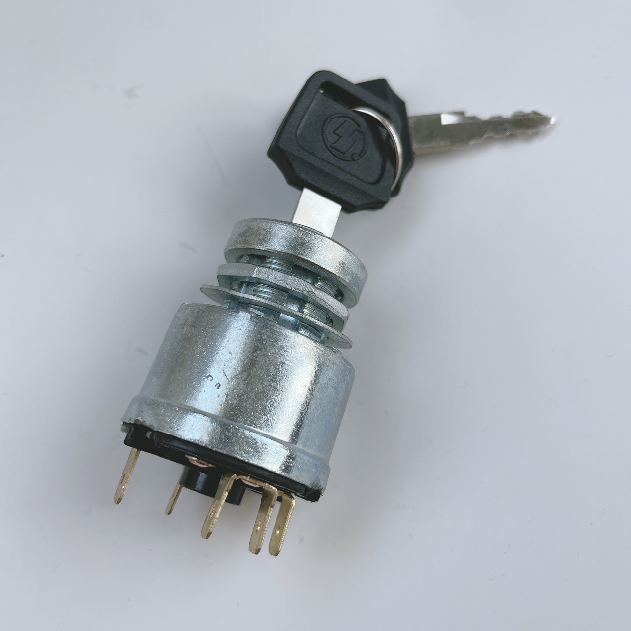 厂家直销奥龙点火开关批发零售斯太尔同款159000580048