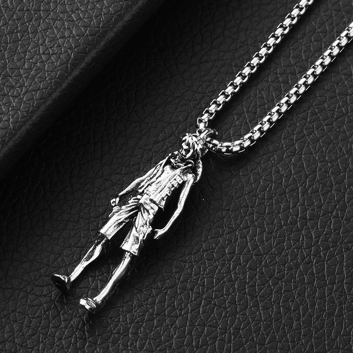 Same Style as Wang Yibo Personality Cartoon One Piece Luffy Pendant Korean Style Fashion Necklace Sweater Chain Necklace Wholesale