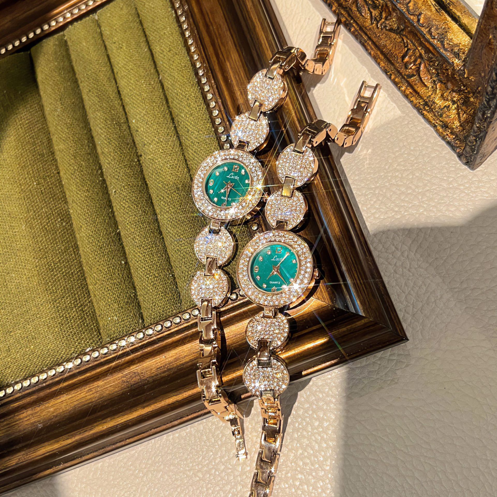 lsvtr轻奢祖母绿色小众高级感复古手链女士手表高颜值时尚女款表