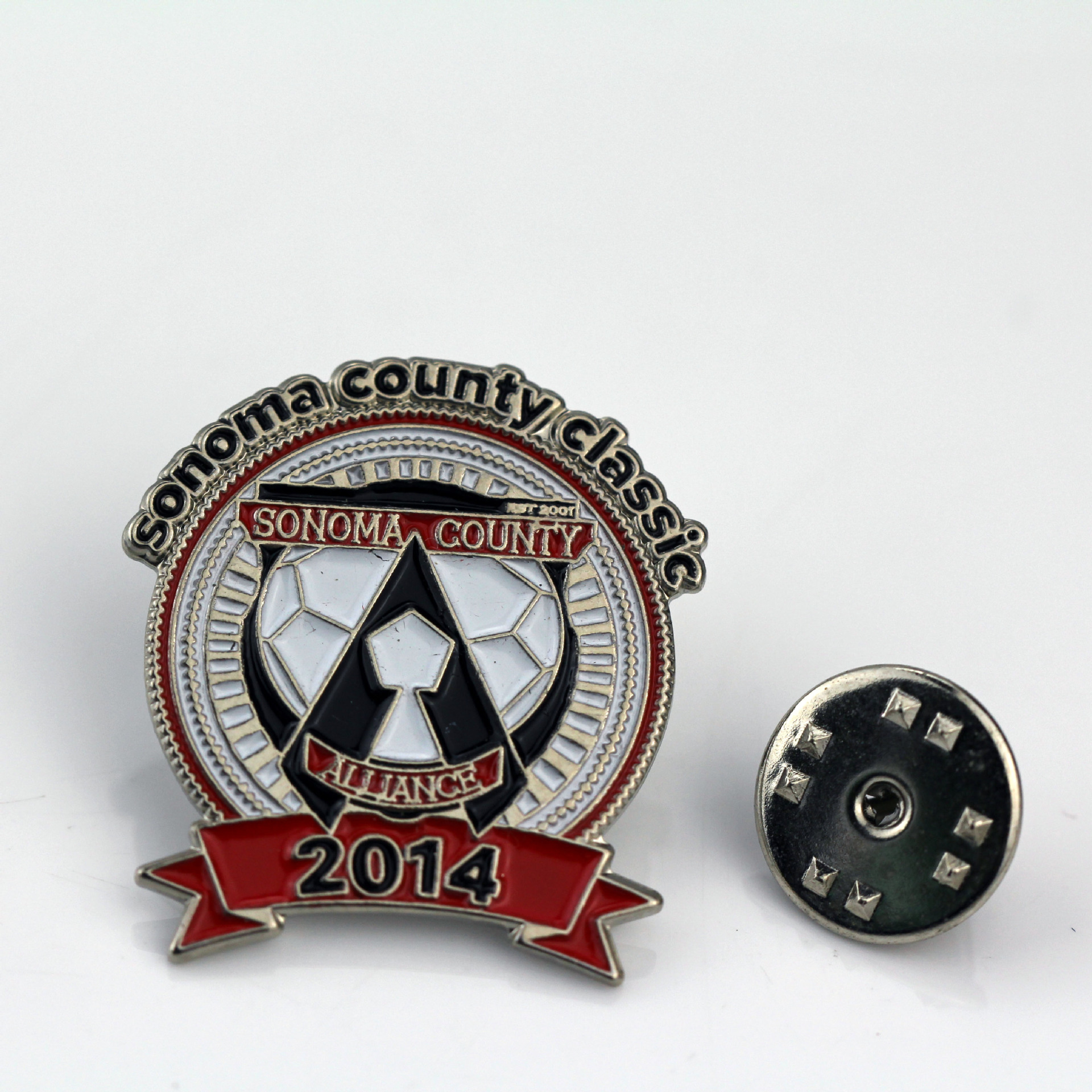 厂家订做烤漆金属徽章足球队俱乐部胸章蝴蝶扣佩戴