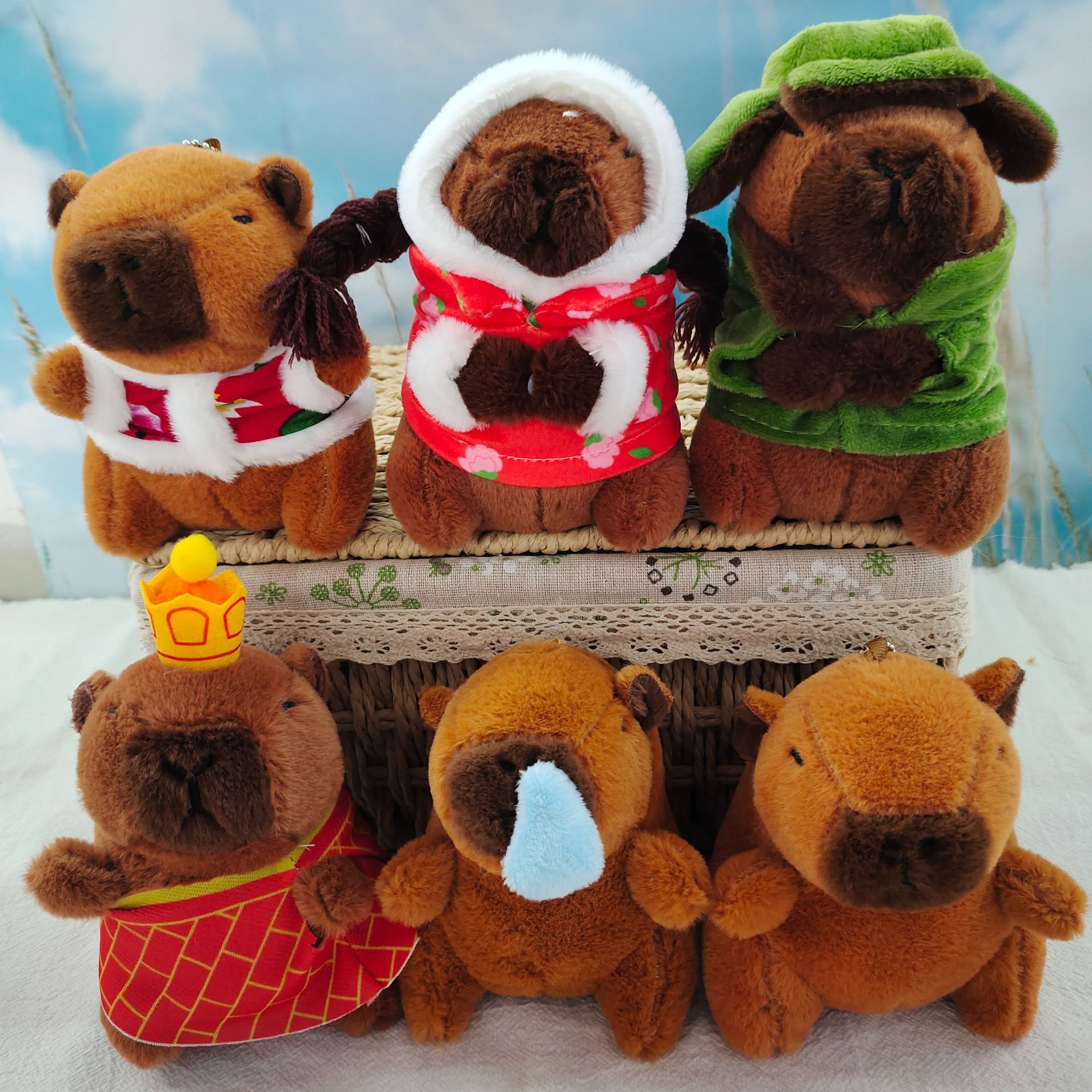 搞怪网红卡皮巴拉水豚毛绒玩具挂饰汽车钥匙链鼻涕大衣创意玩偶