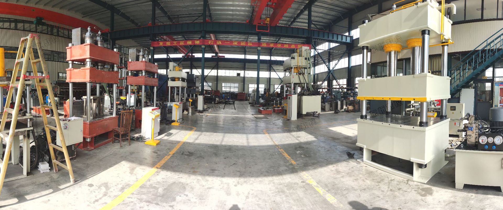 大型龙门液压机 波纹板钢腹板罗马柱车厢板成型压力机1000吨多缸