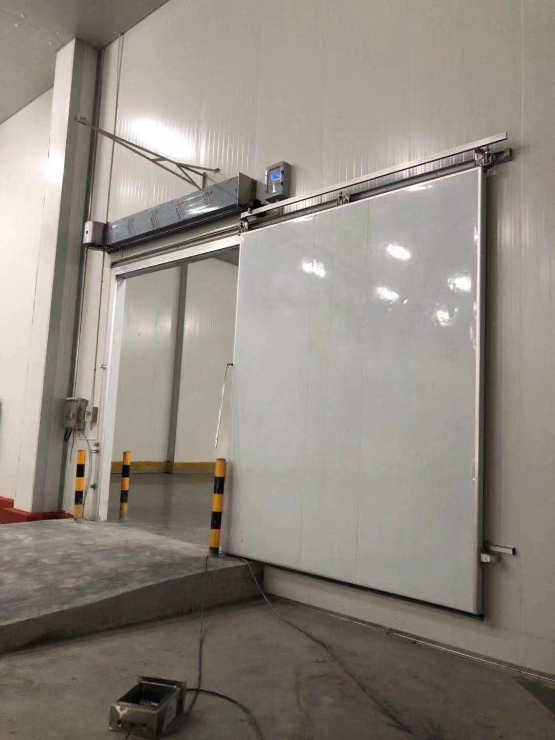 厂家直供中型移门 手动电动平移冷库门 冷库整体设计安 装