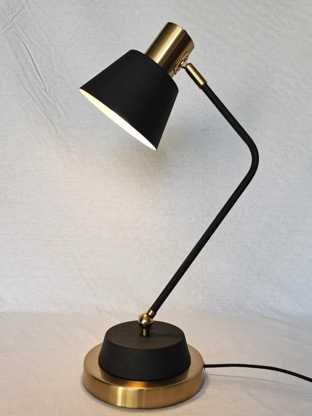 非标维也纳酒店新款台灯简约办公护眼阅读灯可调光长款落地灯