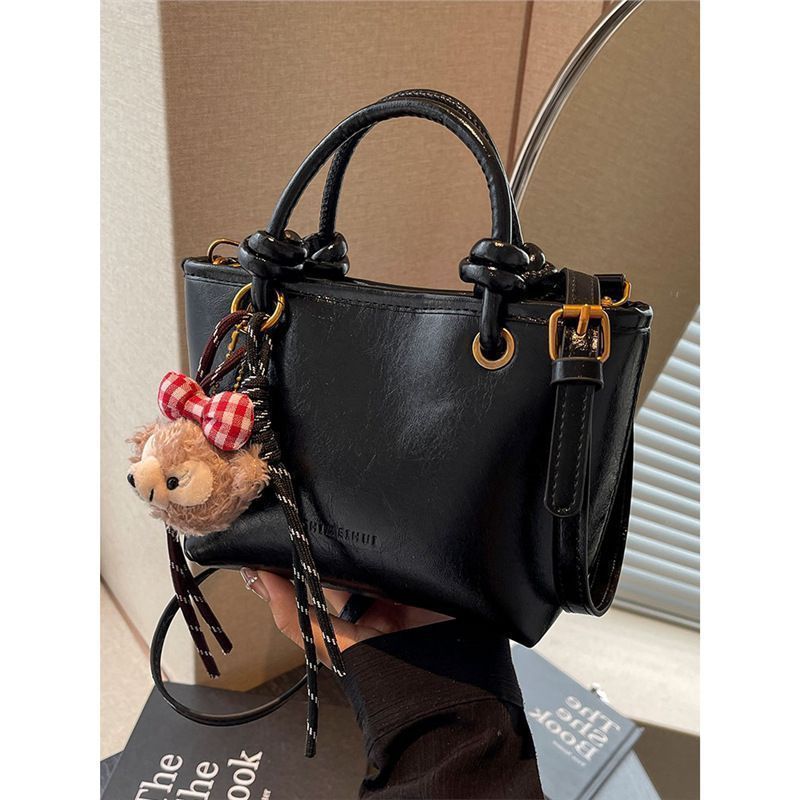 精致棕色小包包女新款秋冬季流行百搭斜挎包超火水桶包斜挎包皮具