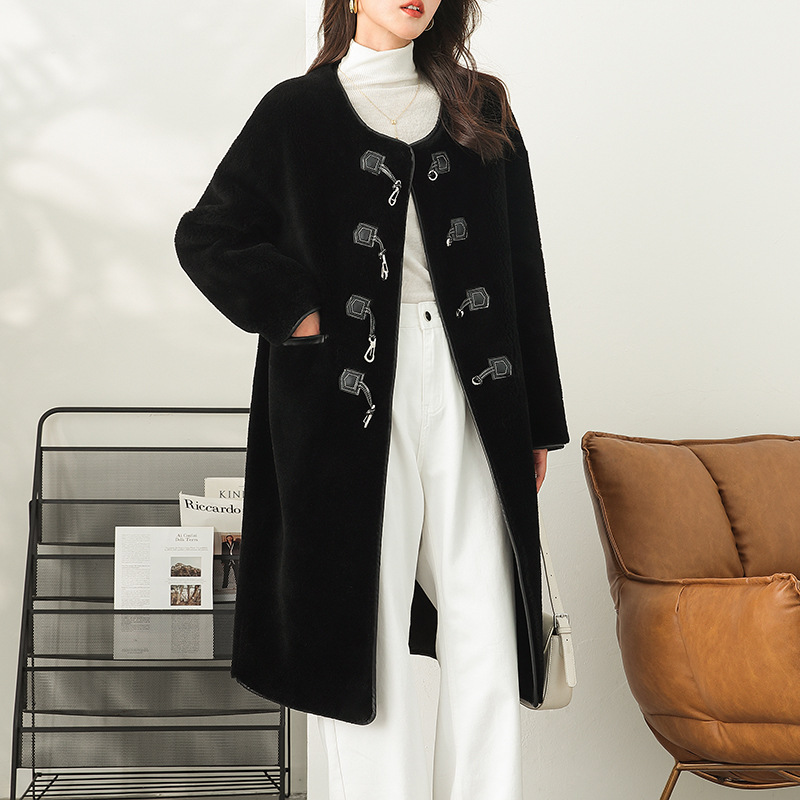 黑色复古牛角扣羊剪绒外套女长版皮毛一体皮草外套羊羔毛大衣2023