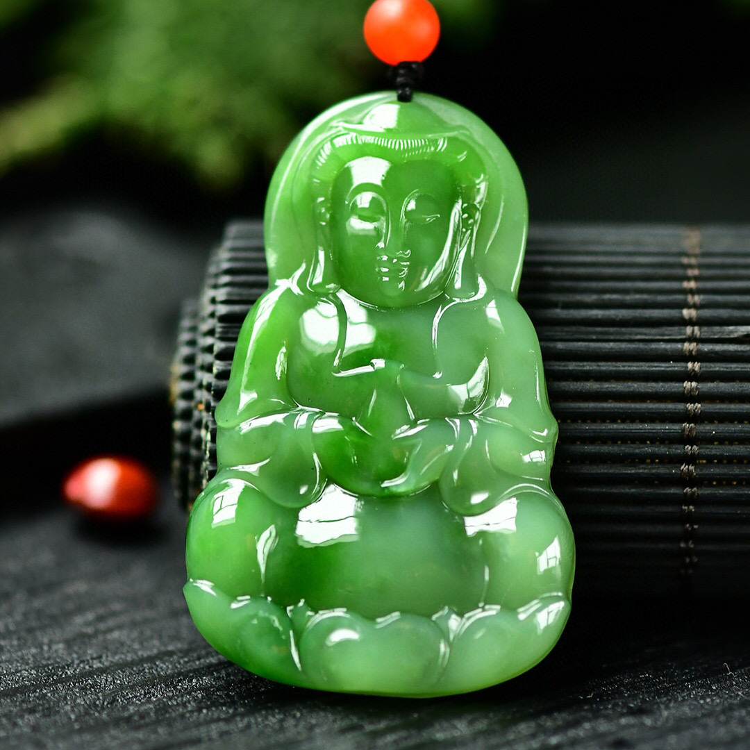 天然俄罗斯7号矿老料和田碧玉观音吊坠密度高发货及时