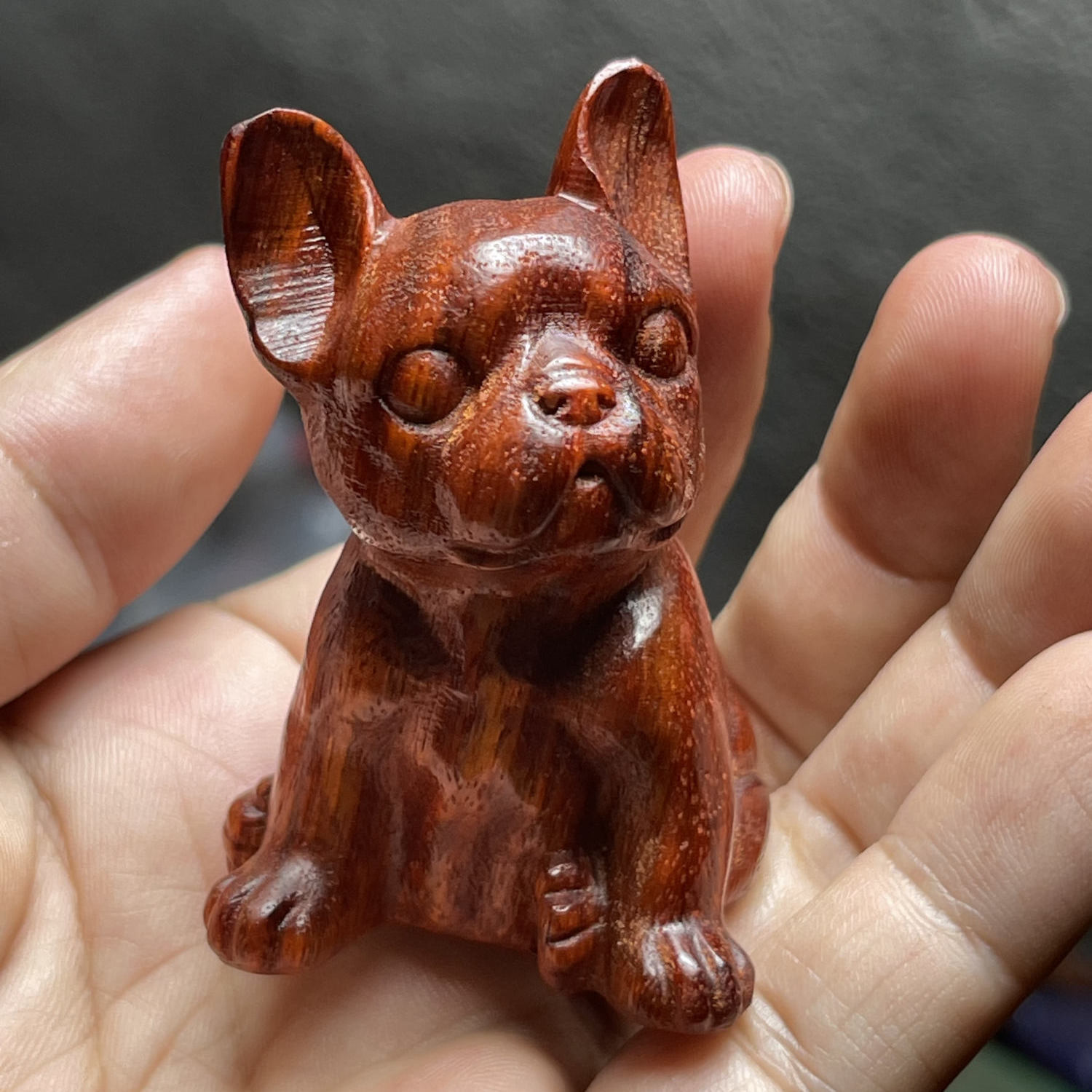 天然绿檀木沙皮狗生肖小狗小摆件手把件实木雕可爱狗狗紫檀木摆件