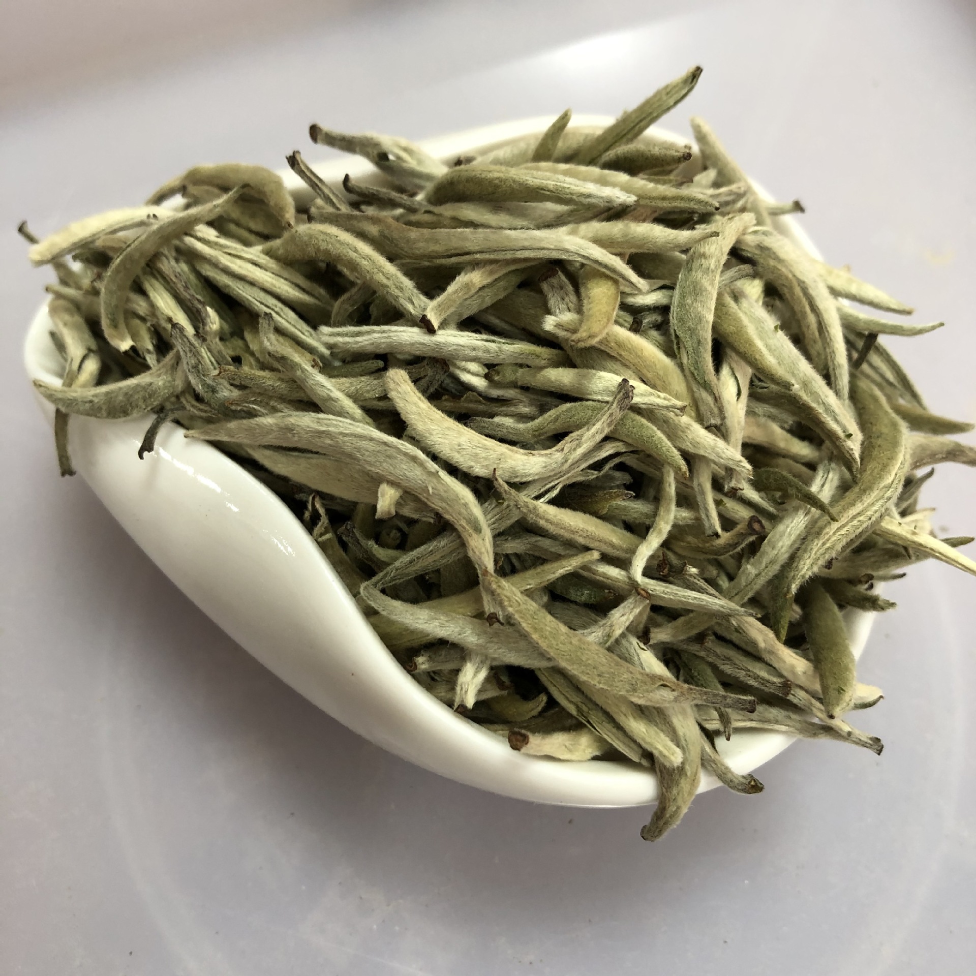 白毫银针 云南普洱生茶 月光白单芽 古树大白毫单芽 散装 批发