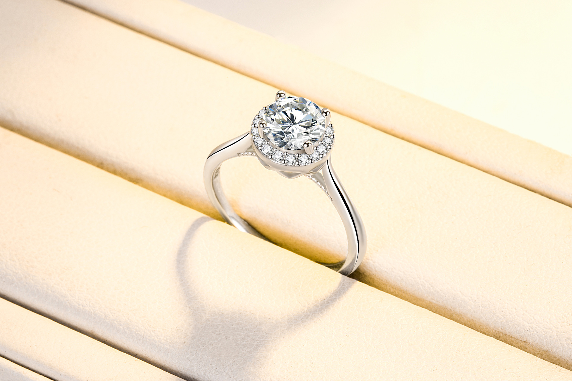 抖音网红结婚钻戒速卖通克拉方圆戒子宽面圆包群镶锆钻四爪女钻戒