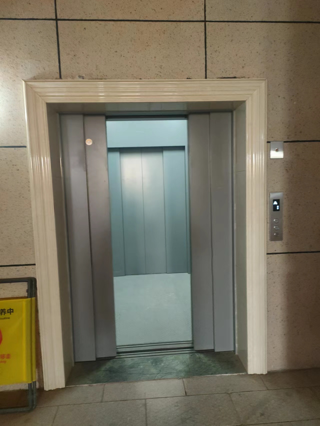 载货电梯货梯汽车电梯工业车间厂房超市仓库曳引货梯物流园货梯