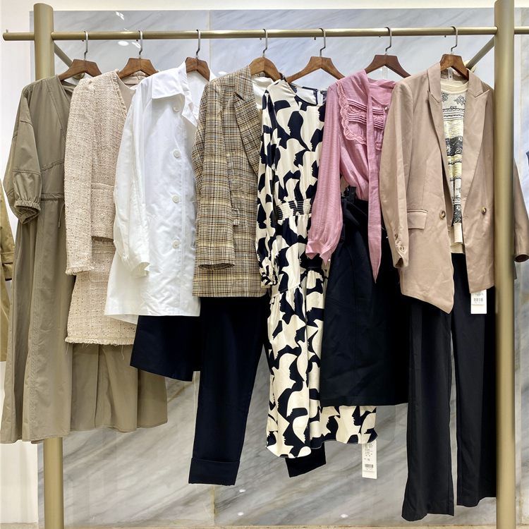 珂尼莎曼23年十三行秋冬品牌女装清货剪标批发 撤柜服装衣服摆摊