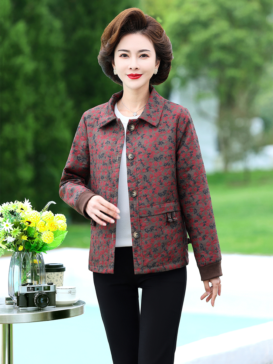 小个子妈妈秋装短款碎花外套新款洋气中老年女士春秋宽松夹克上衣