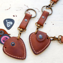 复古款吉他拨片皮套 便携式心形钥匙挂扣证件门禁卡套挂坠