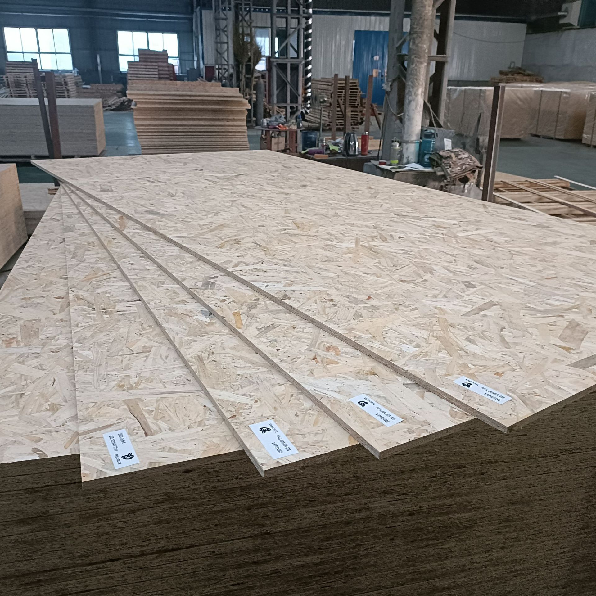 osb定向刨花板欧松板实木板材12mm 定向结构建筑装饰墙板大量批发