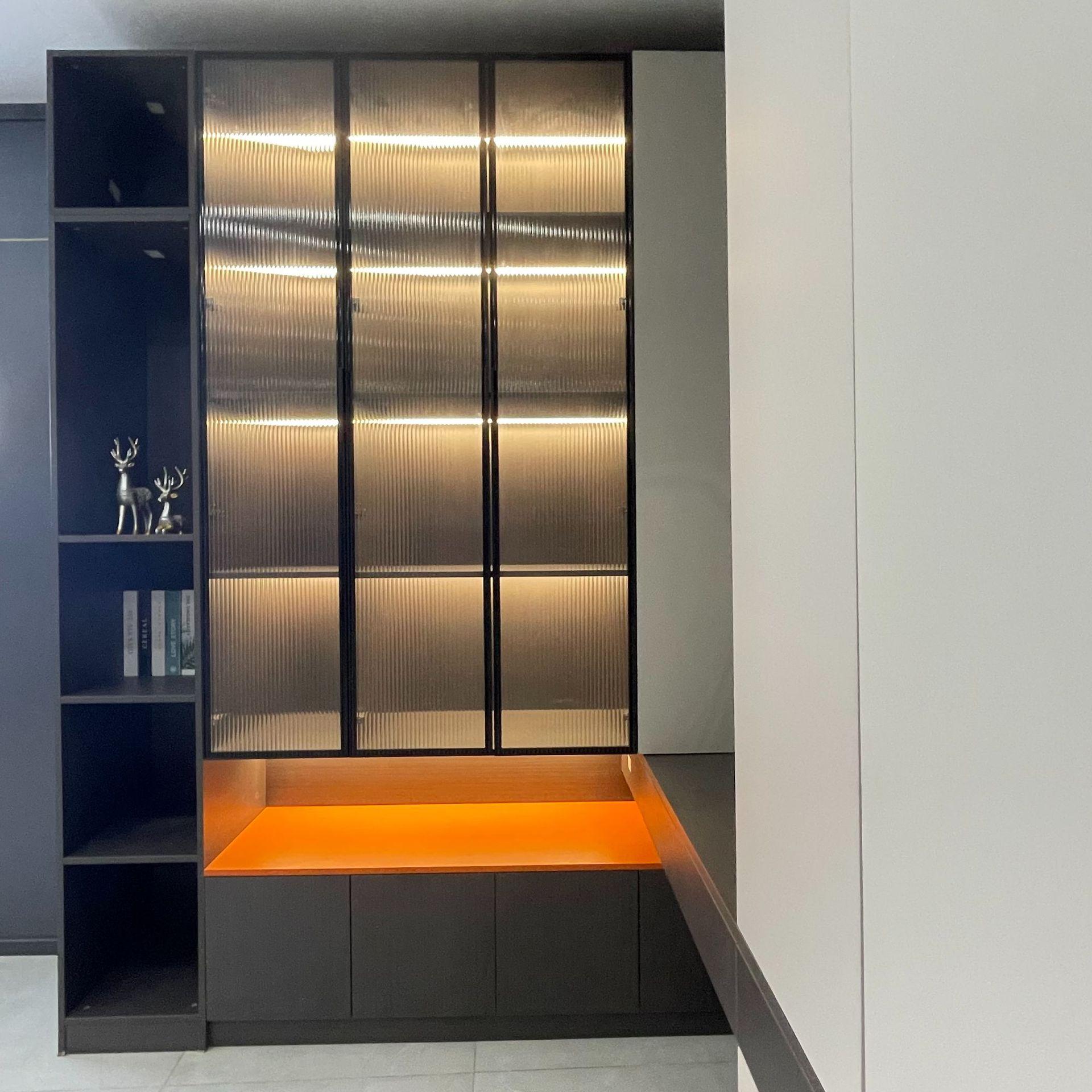 定制衣柜今日价格行情查询-拉丝彩色免漆背景墙整装定制柜板-阿里巴巴