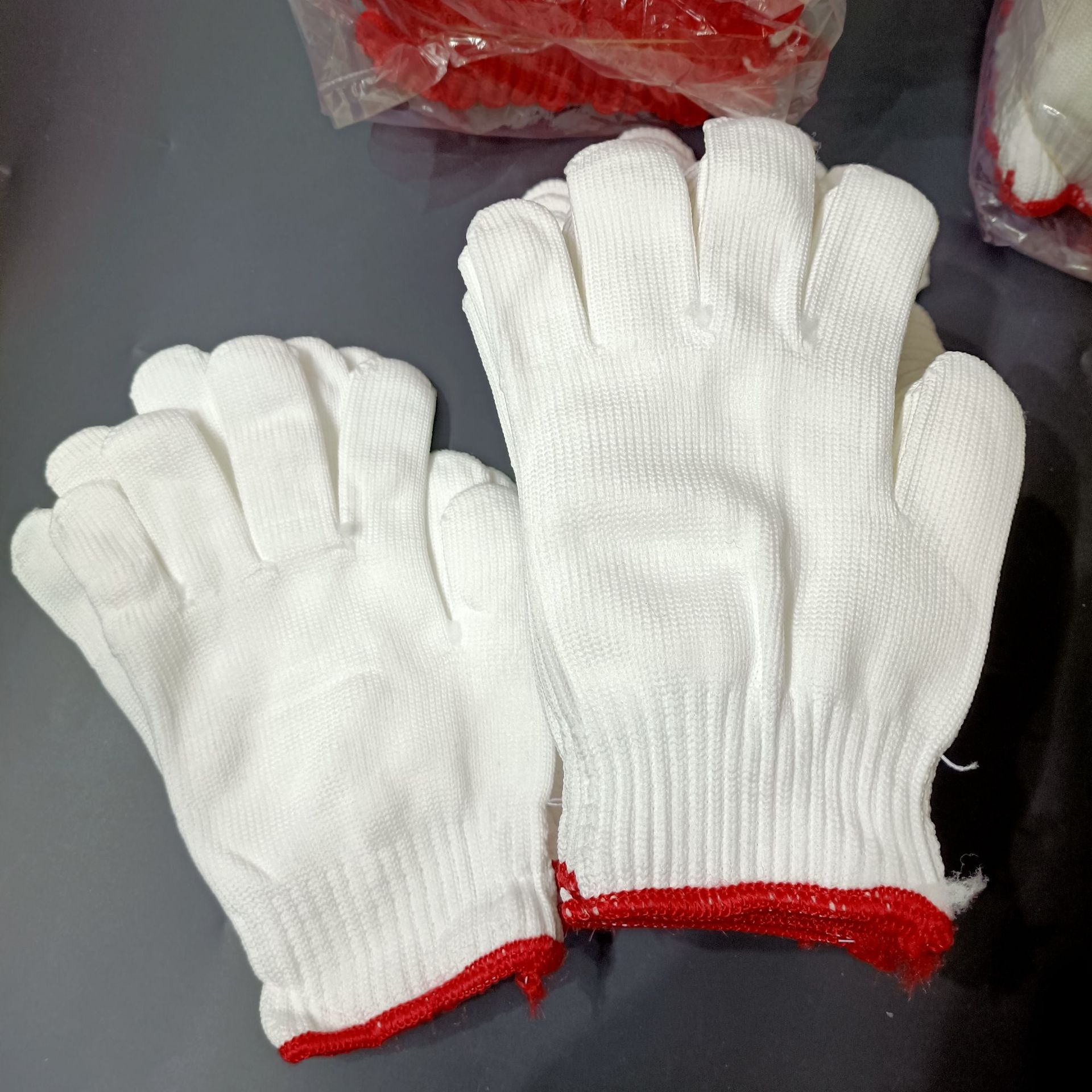 劳保手套尼龙男女通用干活手套白手套防护耐磨赠品2元1元地摊货源