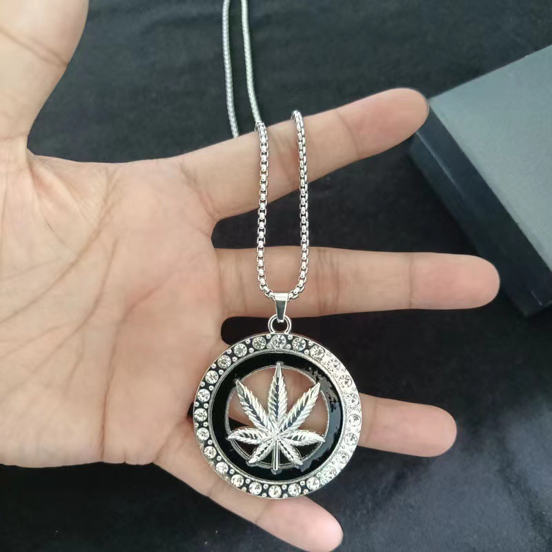 New round Pendant Snake Bone Necklace Couple's Maple Leaf Tag All-Match Titanium Steel Necklace High-Grade Sweater Decorative Chain