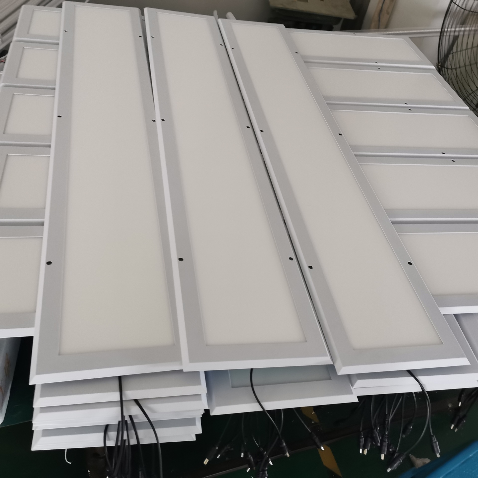 led洁净平板灯220*1220净化灯医院无尘车间化妆品厂面板灯48w定制