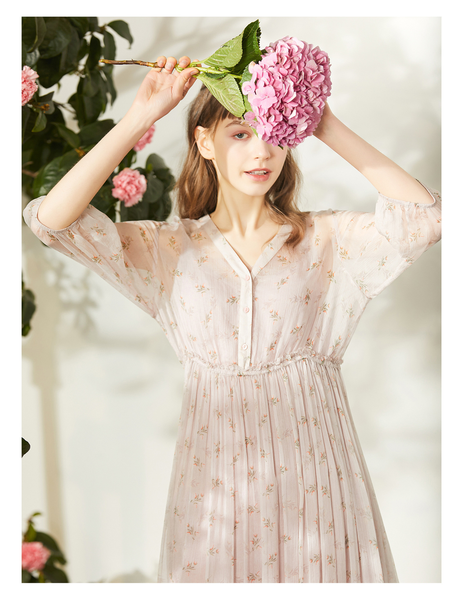 米可帛恩夏季新款唯美复古印花真丝连衣裙v领中长裙zhk82853a