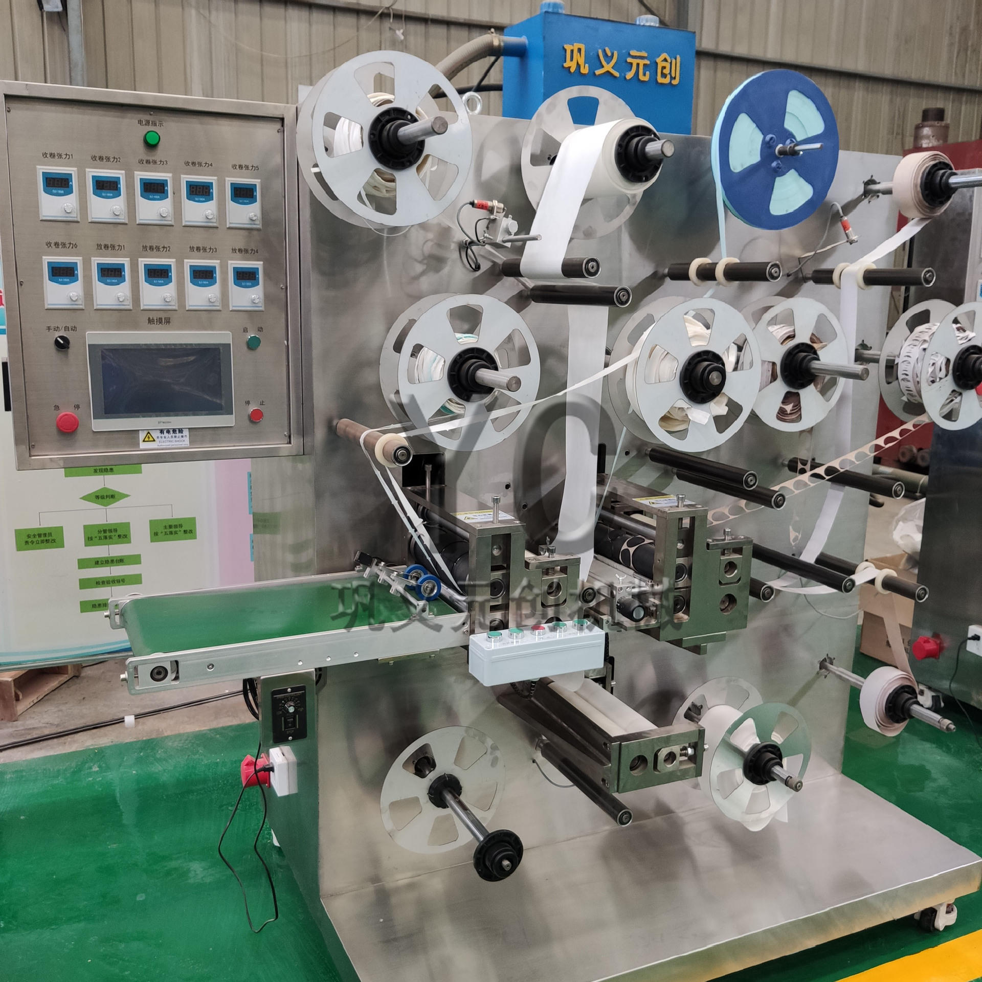 退热贴膏药机 高效率生产用膏药贴片机膏药生产设备 型号齐全