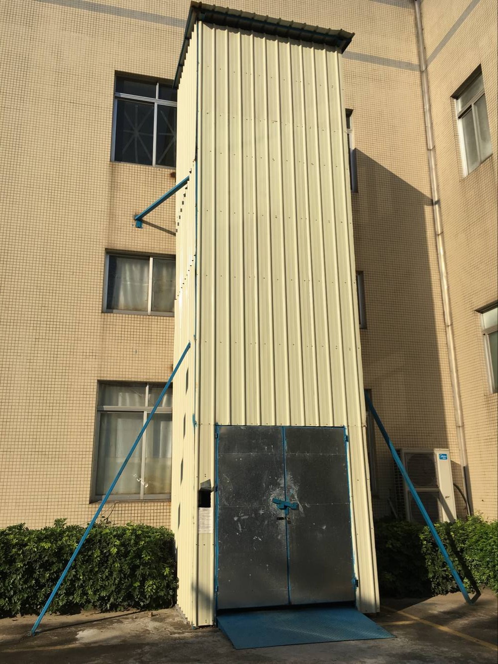 新会三江高层楼房室外升降台货梯 封彩瓦3楼提升式工作台厂家定做