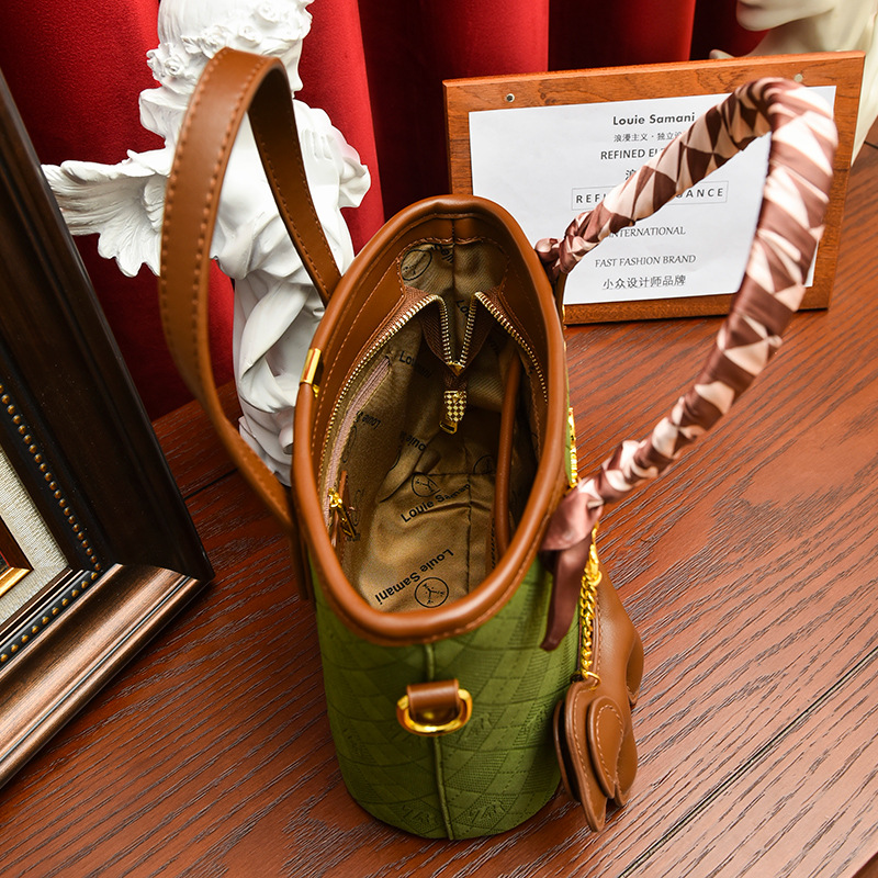 2022 New Women's Bag Vegetable Basket Large Capacity Korean Fashion All-Match Portable Cross Body Bucket Bag Fashionable