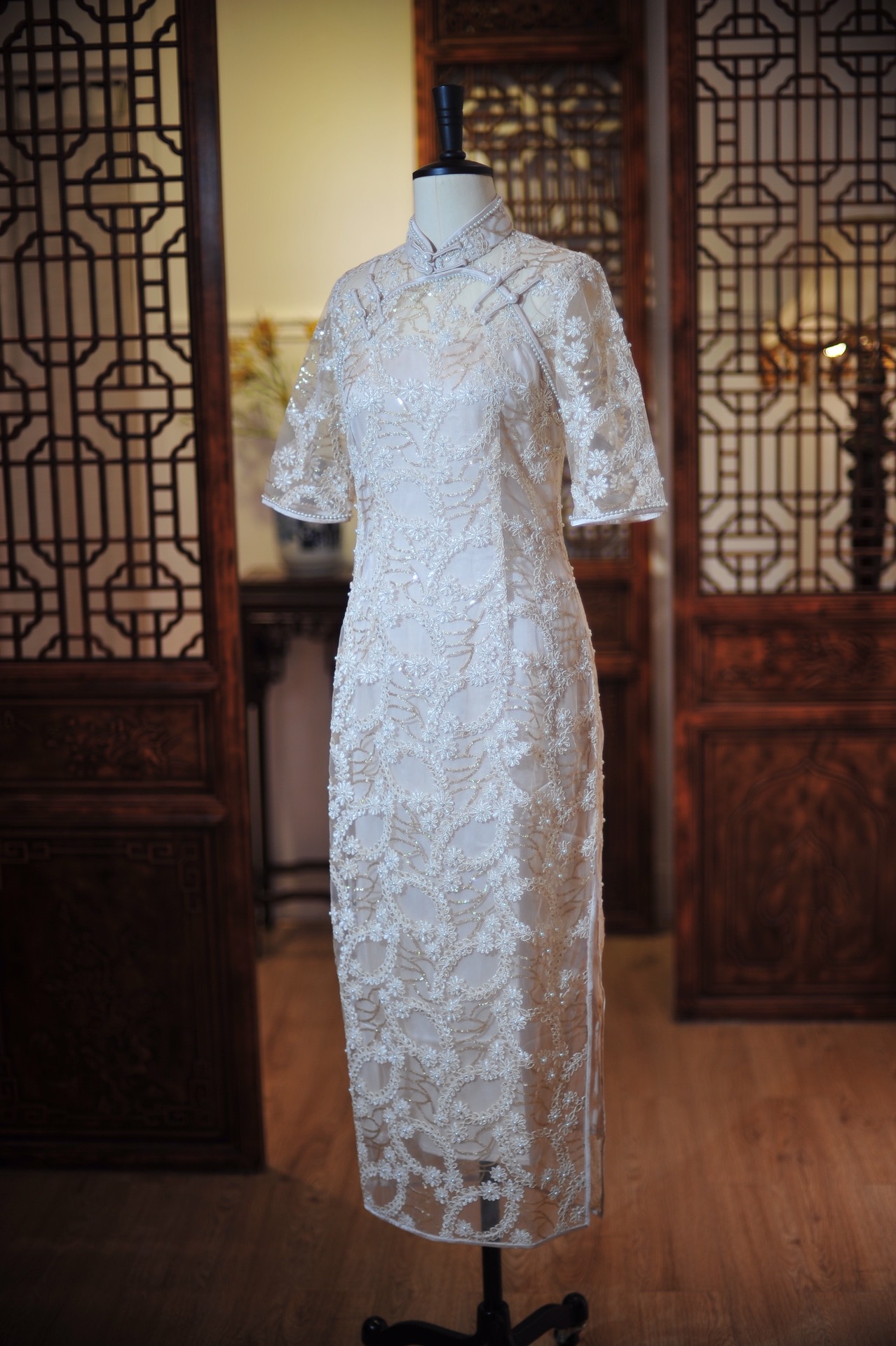 司藤同款 厂家直销金色亮片独立钉珠股线立体刺绣花朵带花边旗袍