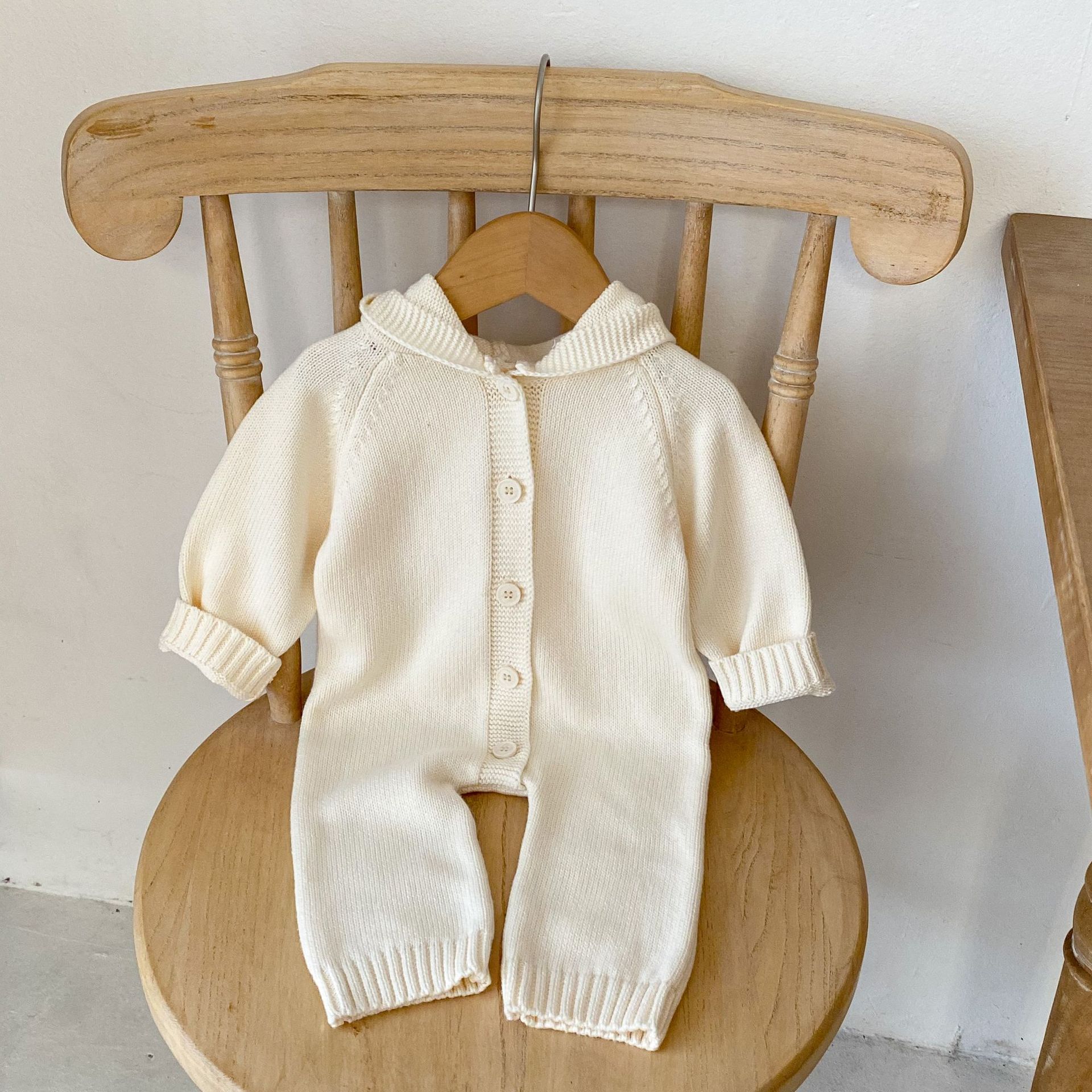 2024秋季新生儿纯色连体衣可爱婴儿宝宝针织毛球包屁衣连帽爬爬服