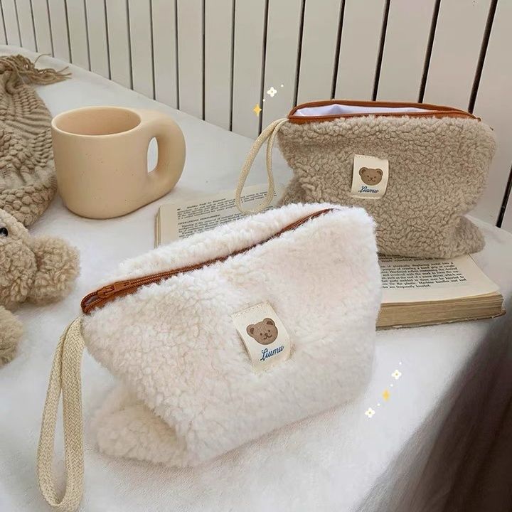 INS Style Portable Plush Cosmetic Bag Large Capacity Online Influencer Cute Bear Icon Travel Cosmetics Storage Bag for Women